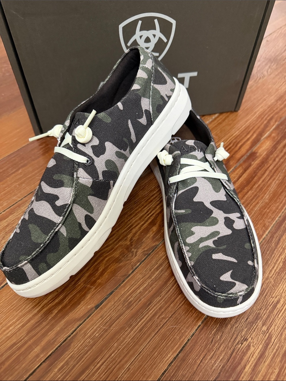 Ariat women’s Camouflage Slip-On Hilo Loafer in Green and Black - Picture 4 of 5